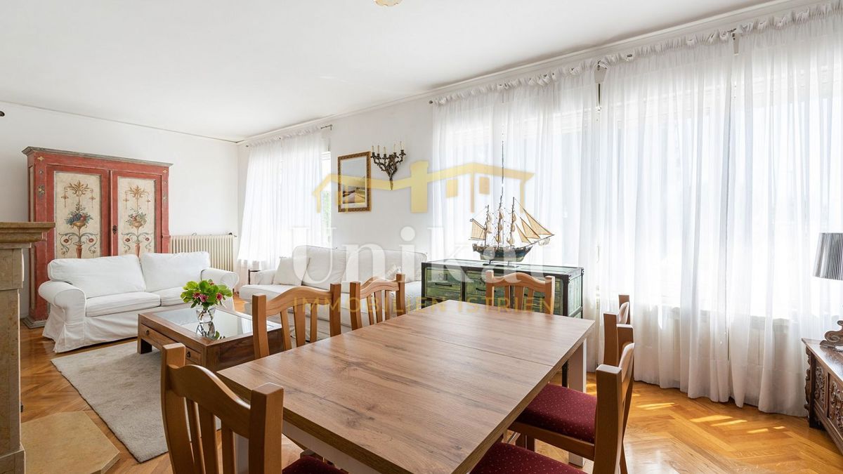 Luksuzna hiša - prvi vrsti ob morju